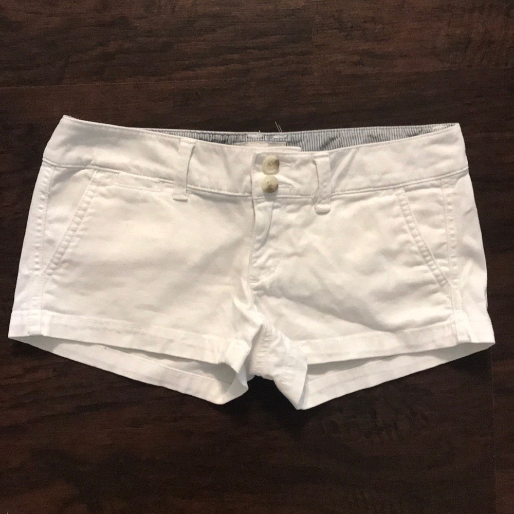 White American Eagle shorts